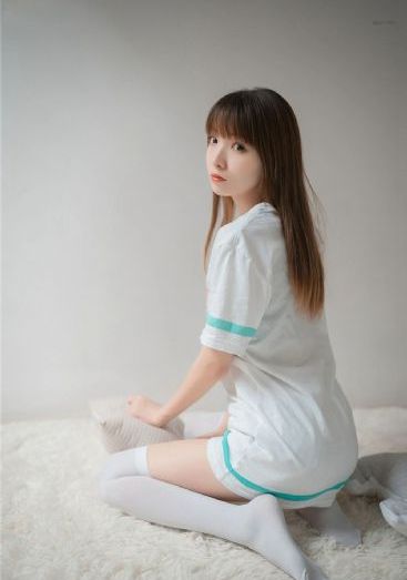 中国名模肉肉大尺度啪啪_BD英语手机免费观看完整