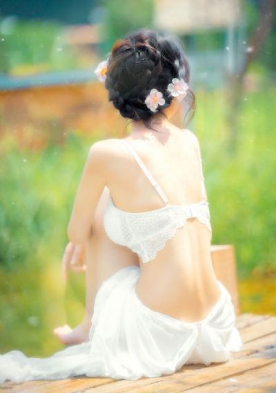 很黄很湿18以免费视频_青苹果乐园免费高清观看